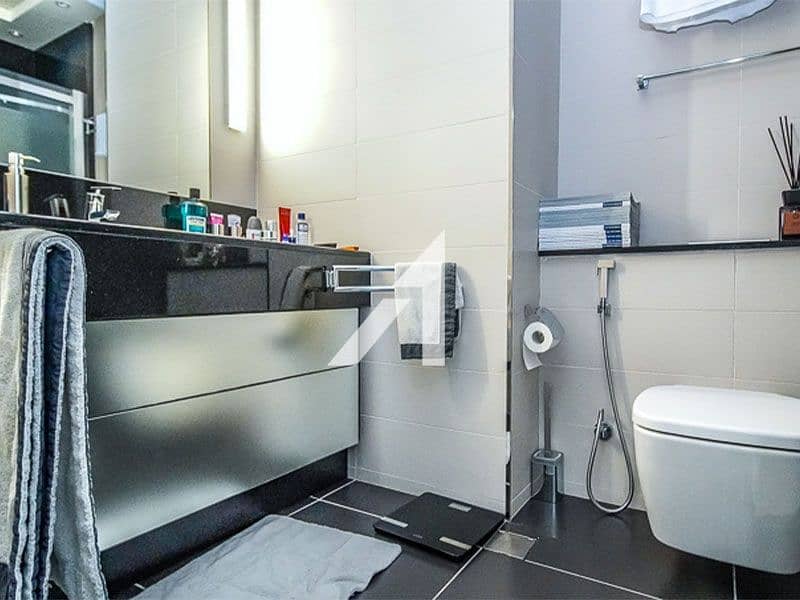 Upgraded| Furnished| Corner Unit| Vacant on Jan 15 - Image 17