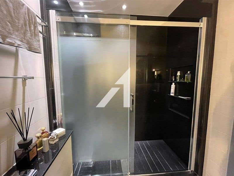 Upgraded| Furnished| Corner Unit| Vacant on Jan 15 - Image 18