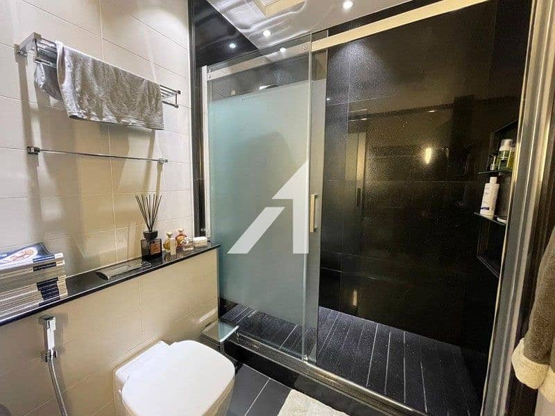 Upgraded| Furnished| Corner Unit| Vacant on Jan 15 - Image 19