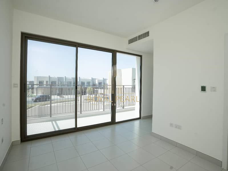 VACANT/DIRECT TO THE POOL/SINGLE ROW/PRIVATE GARDEN