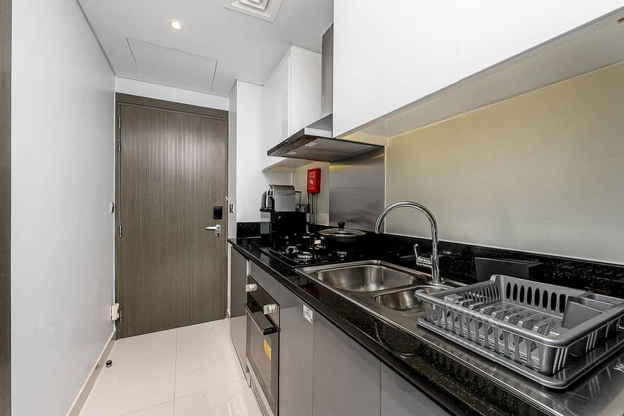 Fantastic Canal View| High Floor | Fully Furnished - Image 7