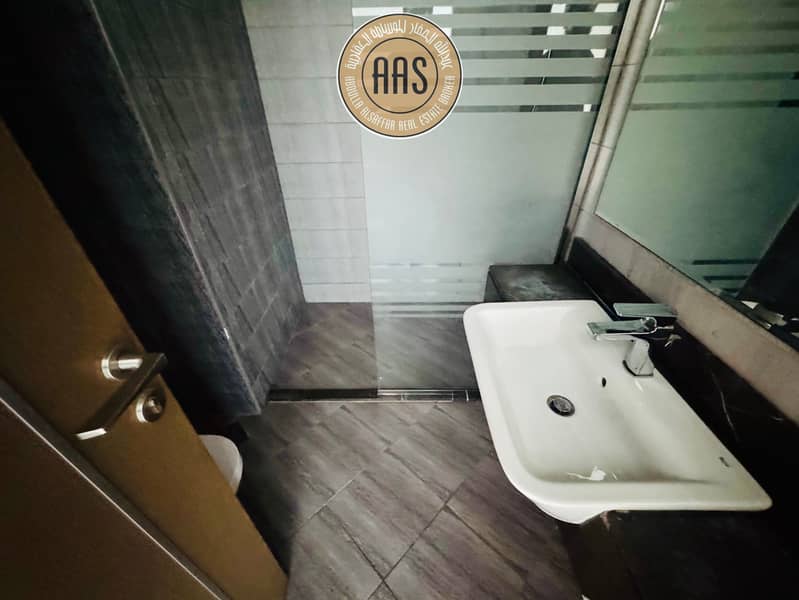 Like New Stunning Layout Big Studio 50k in 1 Cheque - Image 12