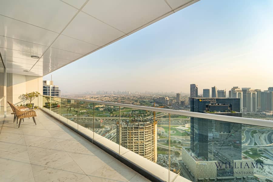 Skyline Views | Stunning 3-Bed | Prime Location