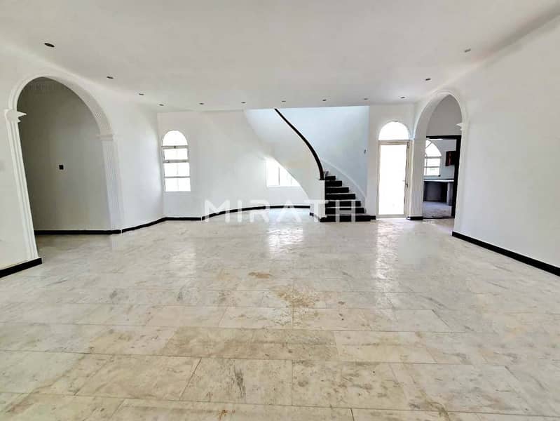 Spacious Lawn| 8BR Villa+Majlis| Service block - Image 6