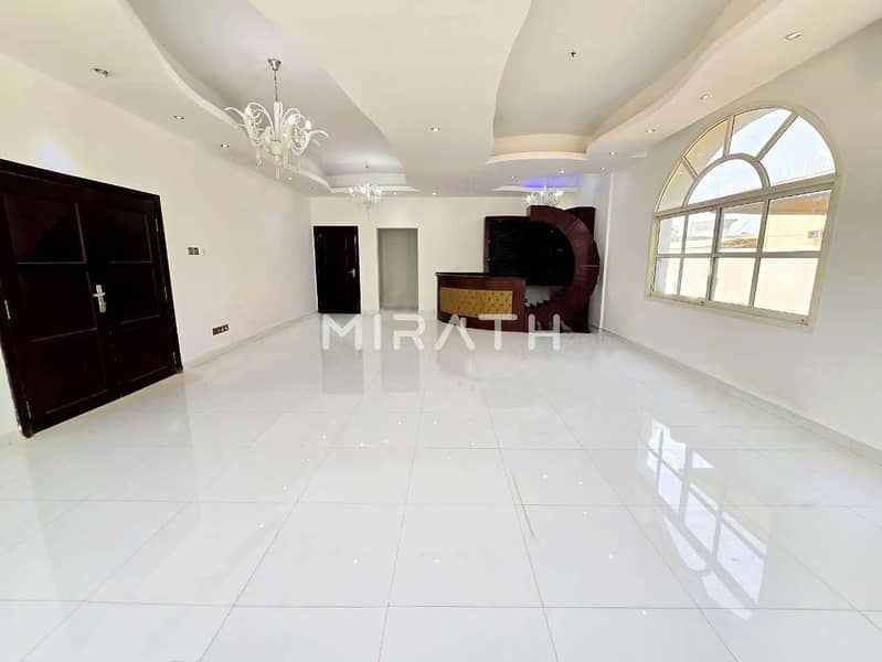 Spacious Lawn| 8BR Villa+Majlis| Service block - Image 7