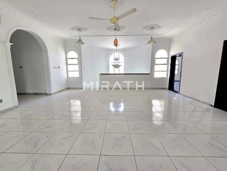 Spacious Lawn| 8BR Villa+Majlis| Service block - Image 9