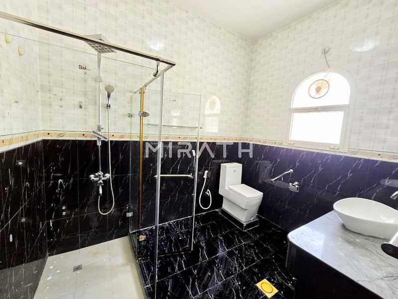 Spacious Lawn| 8BR Villa+Majlis| Service block - Image 10