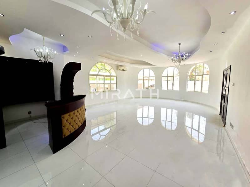 Spacious Lawn| 8BR Villa+Majlis| Service block - Image 11