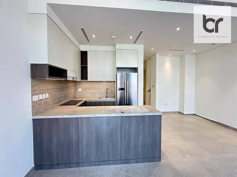 Genuine Listing l Spacious 3BR Villa | Vacant | Prime Location in Al Hebiah