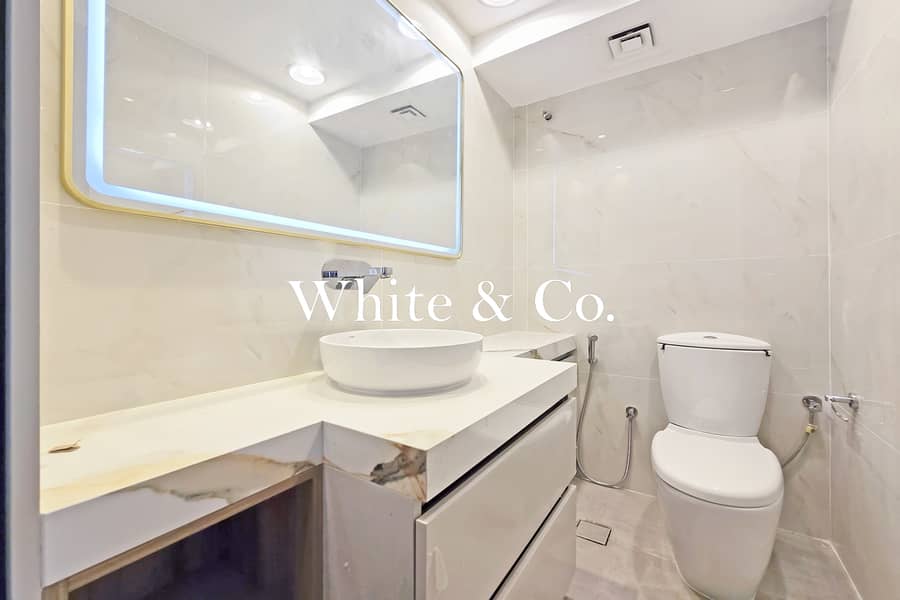 Fully Upgraded | 5 Bedrooms | Vacant Now - Image 17