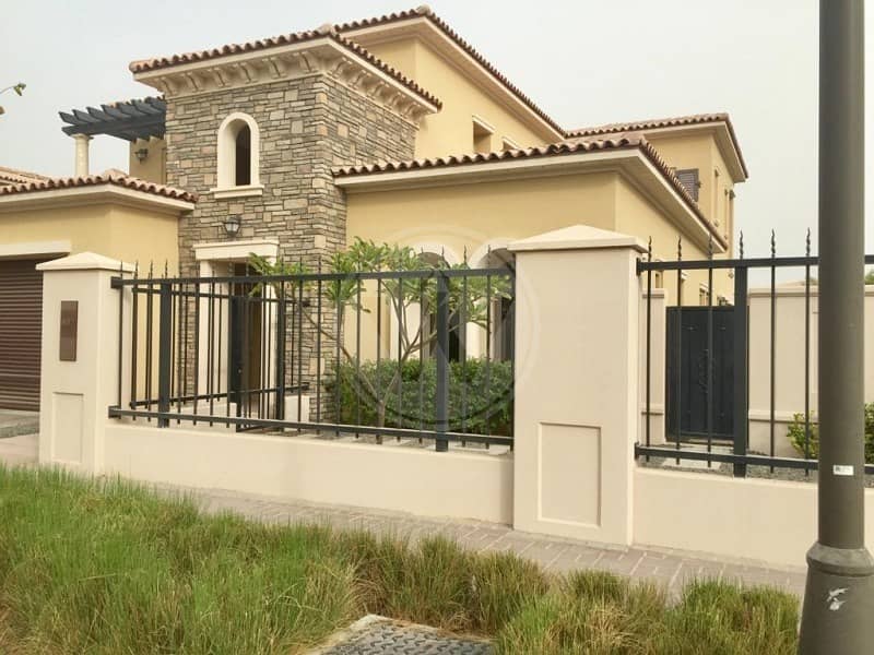 4 Bed villa on large plot available in January