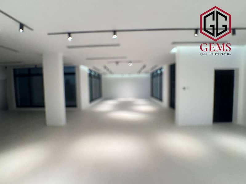 PRIME LOCATION | BEST OFFER | HUGE AREA | GARDEN - Image 9