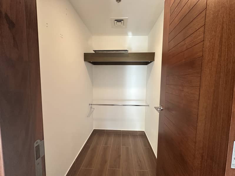 Lake View - Furnished - Spacious - Chiller Free - Image 15