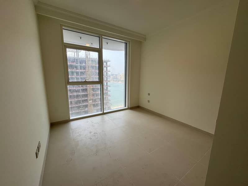 Sea View 1BR Apartment in Emaar Beachfront | Only AED 145,000 - Image 6