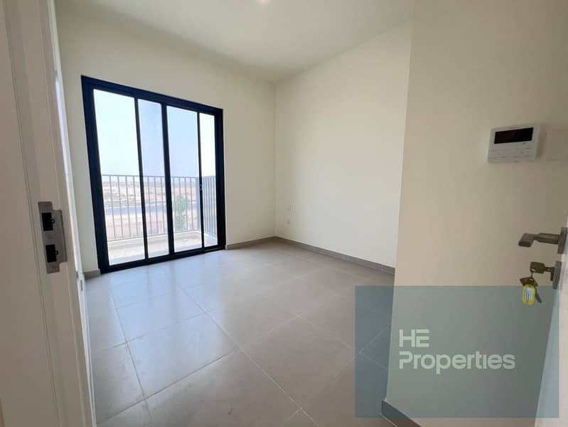 Spacious layout l 3bed l Single Row l Vacant - Image 6