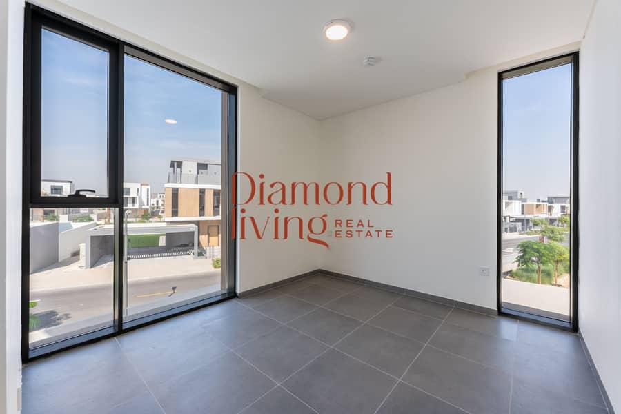 Best Price | Prime Location | Luxury Villa - Image 8