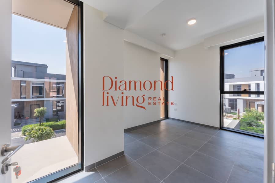 Best Price | Prime Location | Luxury Villa - Image 9