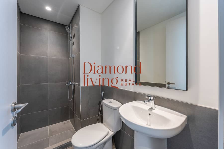 Best Price | Prime Location | Luxury Villa - Image 12