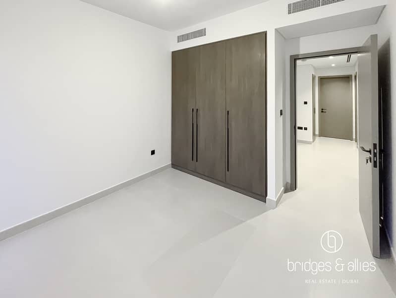 UPGRADED UNIT | LANDSCAPE AND KITCHEN APPLIANCES - Image 18