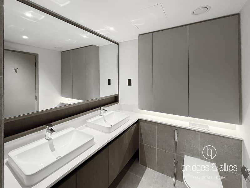 UPGRADED UNIT | LANDSCAPE AND KITCHEN APPLIANCES - Image 13