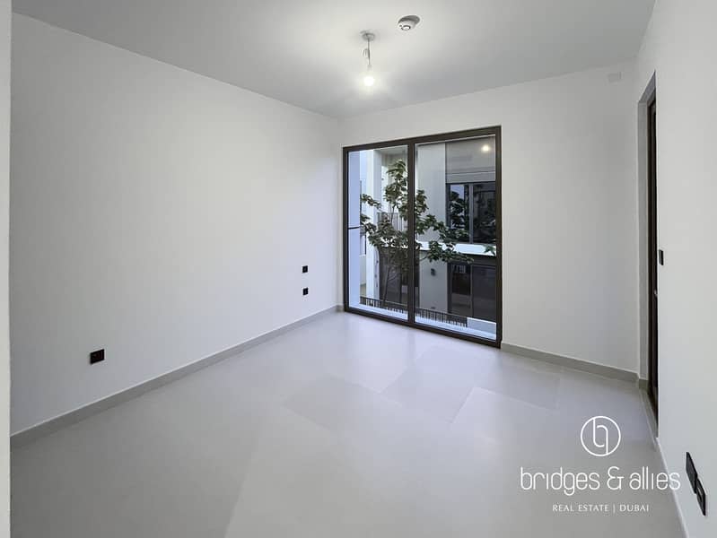 UPGRADED UNIT | LANDSCAPE AND KITCHEN APPLIANCES - Image 17