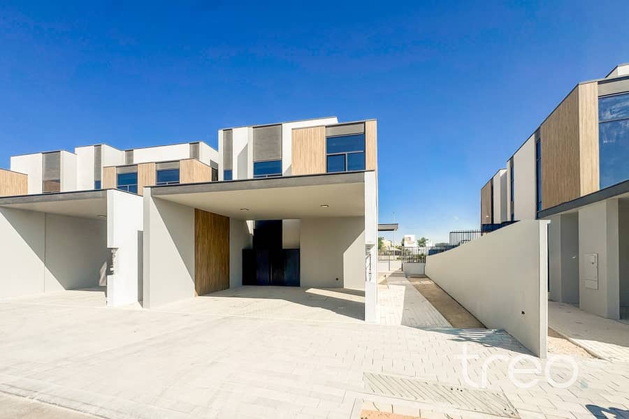 Corner Townhouse | Brand New | Big Garden