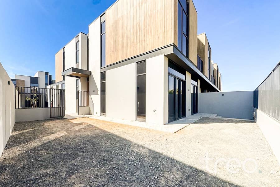 Corner Townhouse | Brand New | Big Garden