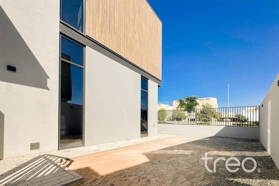 Corner Townhouse | Brand New | Big Garden