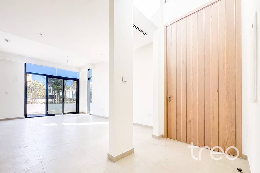 Corner Townhouse | Brand New | Big Garden - Image 9