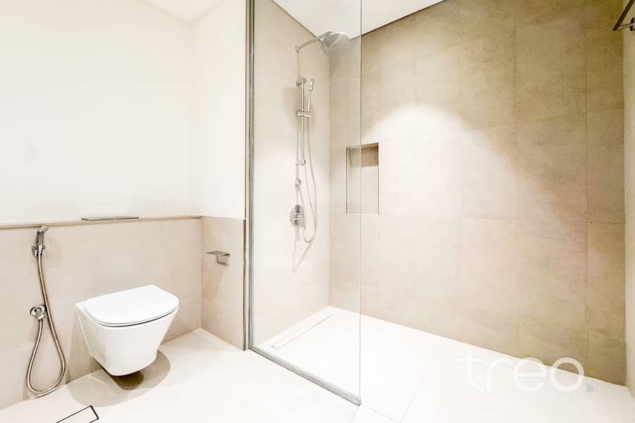 Corner Townhouse | Brand New | Big Garden - Image 10