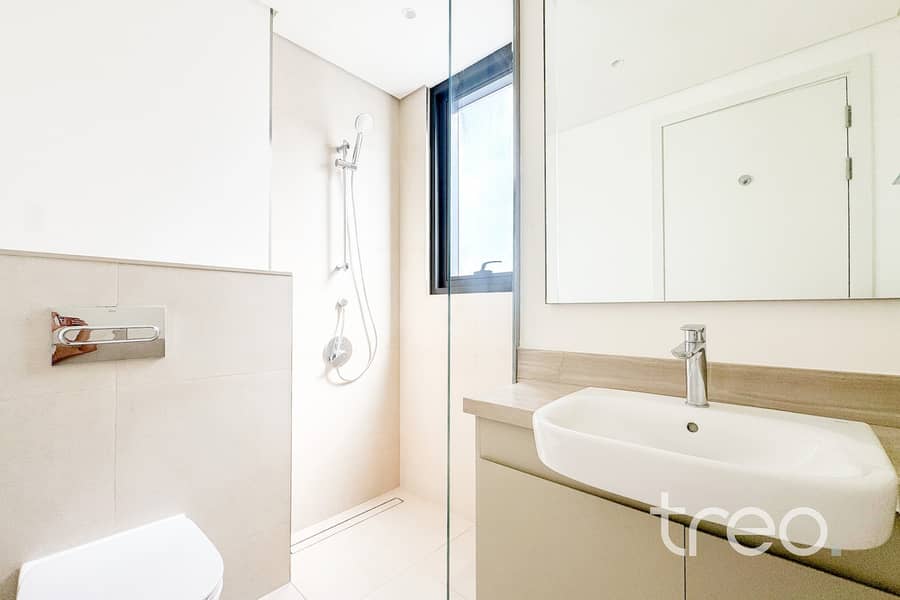 Corner Townhouse | Brand New | Big Garden - Image 13