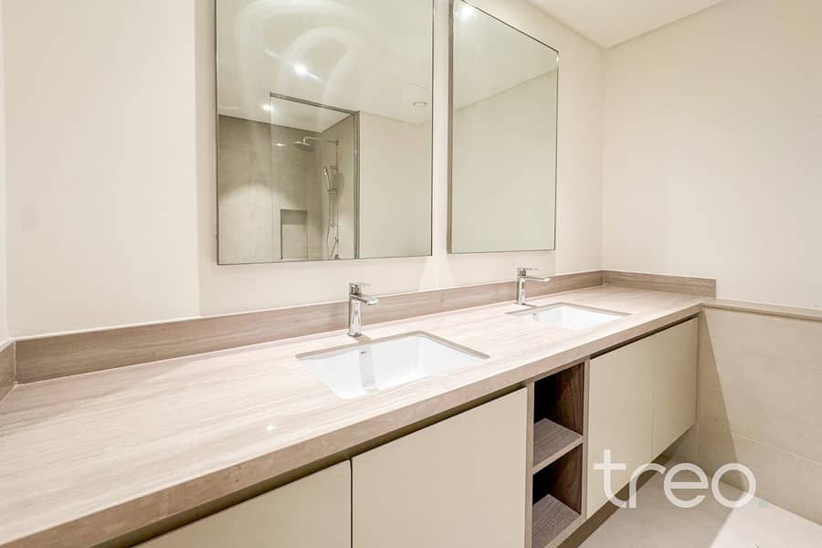 Corner Townhouse | Brand New | Big Garden - Image 14