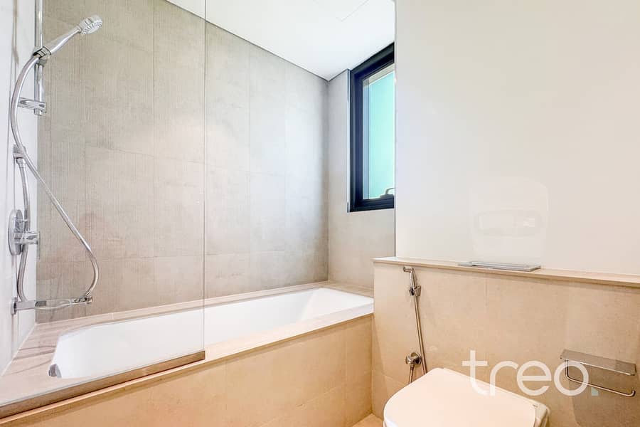 Corner Townhouse | Brand New | Big Garden - Image 17