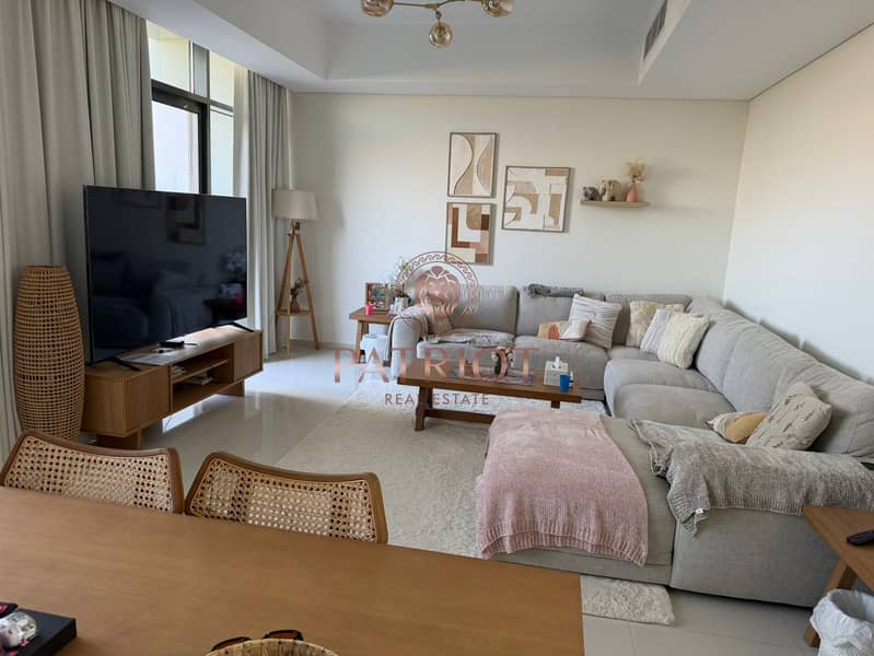 UPGRADED | SINGLE ROW | WELL MAINTAINED | BIG LIVING