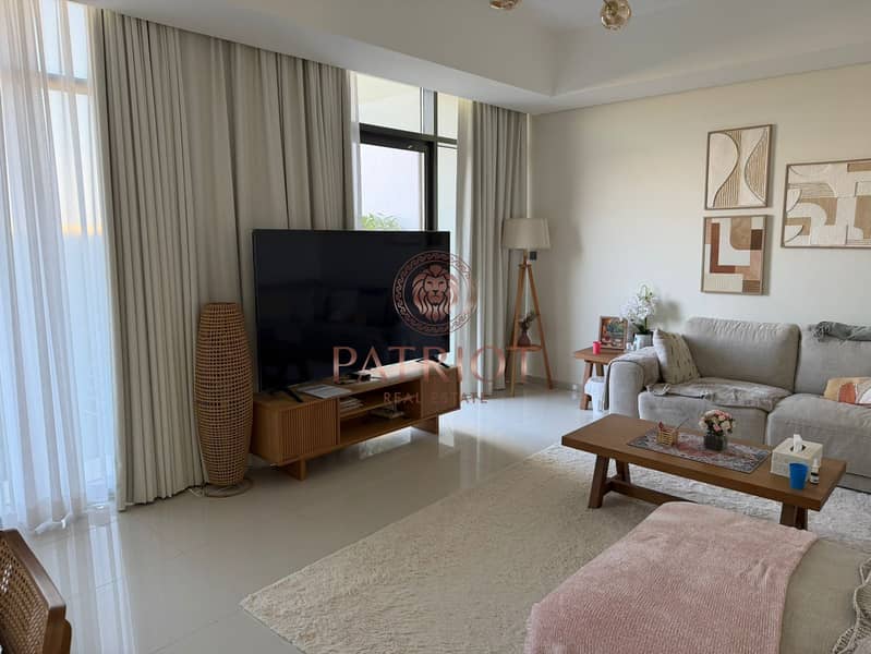 UPGRADED | SINGLE ROW | WELL MAINTAINED | BIG LIVING