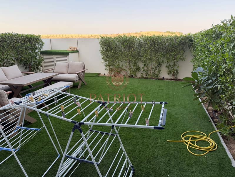 UPGRADED | SINGLE ROW | WELL MAINTAINED | BIG LIVING