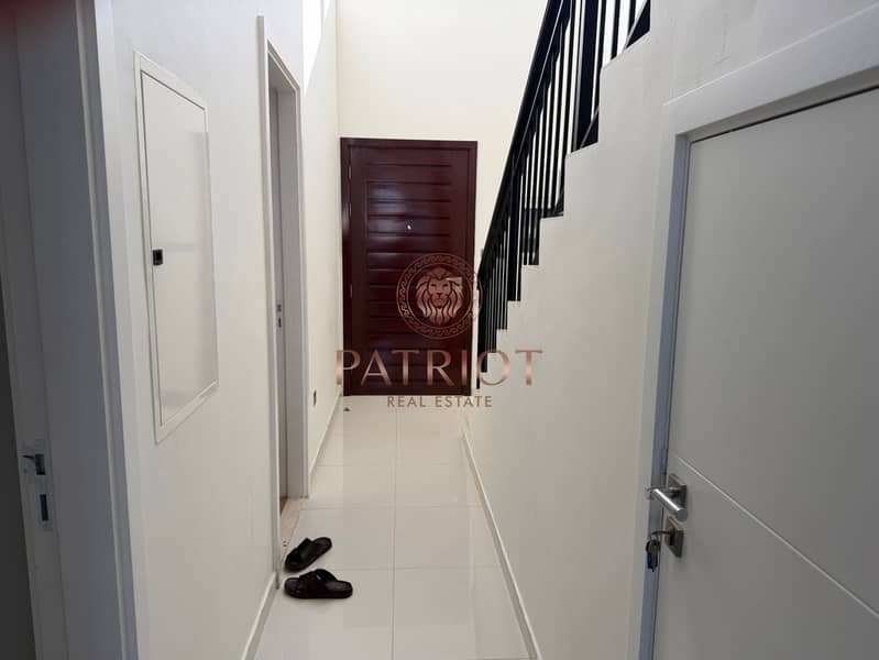 UPGRADED | SINGLE ROW | WELL MAINTAINED | BIG LIVING - Image 8