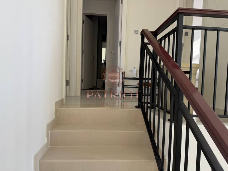 UPGRADED | SINGLE ROW | WELL MAINTAINED | BIG LIVING - Image 10