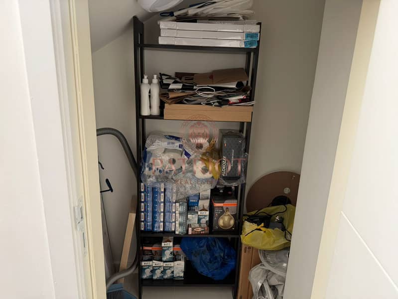 UPGRADED | SINGLE ROW | WELL MAINTAINED | BIG LIVING - Image 13