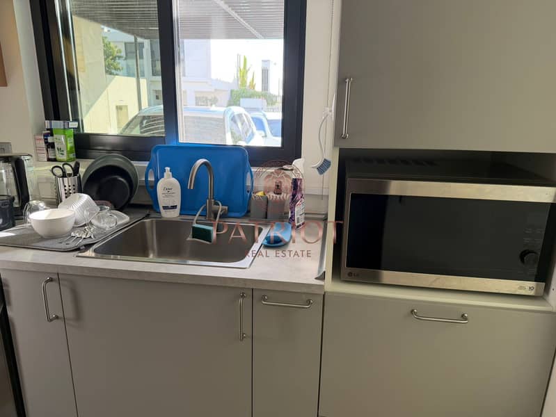 UPGRADED | SINGLE ROW | WELL MAINTAINED | BIG LIVING - Image 14