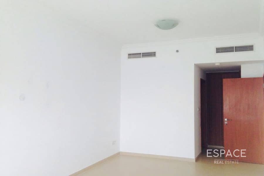 Marina view | Unfurnished | Vacant - Image 6