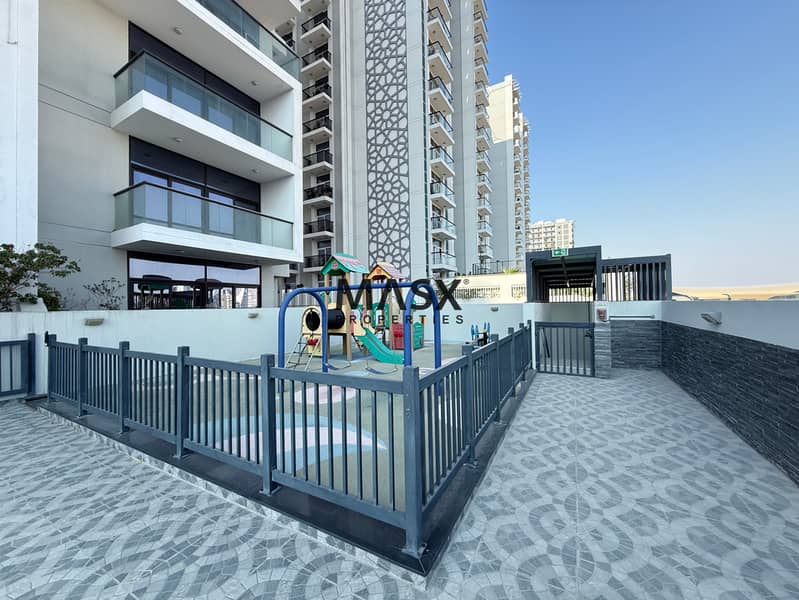 Close to Metro | Prime Location | Family Resident - Image 7