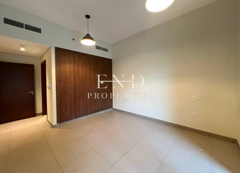 Large Layout | New Build | Closed Kitchen