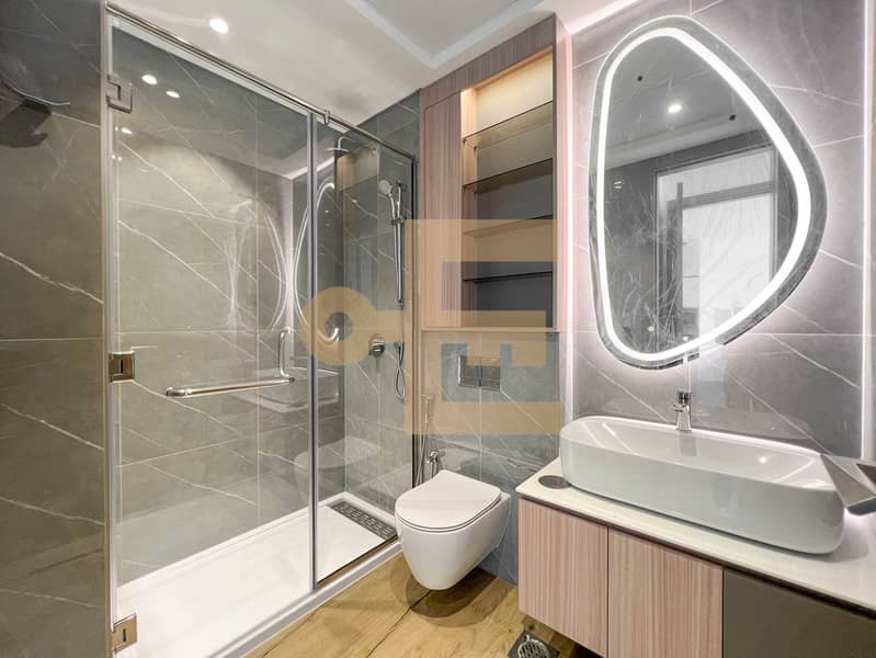 Large Size | 3 Baths| Equipped Kitchen - Image 12