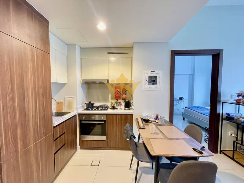 Luxurious 2-Bedroom Apartment with Canal View