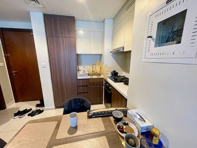 Luxurious 2-Bedroom Apartment with Canal View