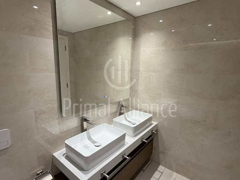 Burj and Central Park View | Brand New | Prime Location - Image 7