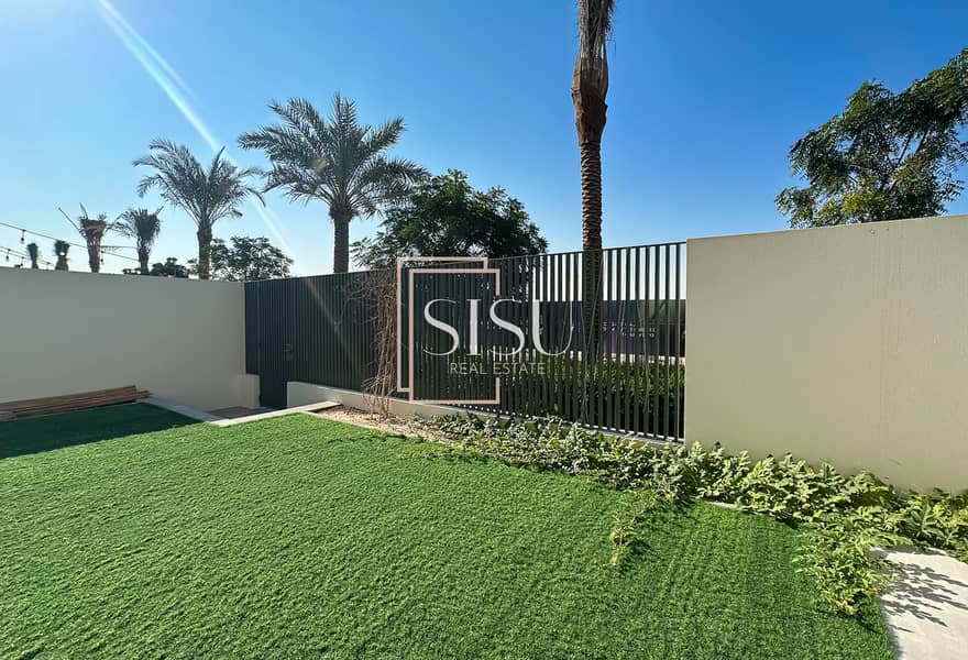 Single Row | End Unit | Close to Amenities