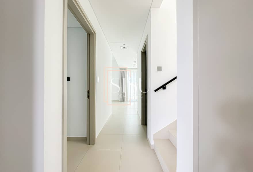 Single Row | End Unit | Close to Amenities - Image 6