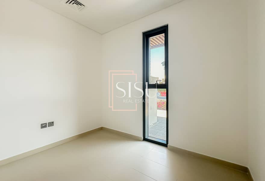 Single Row | End Unit | Close to Amenities - Image 11
